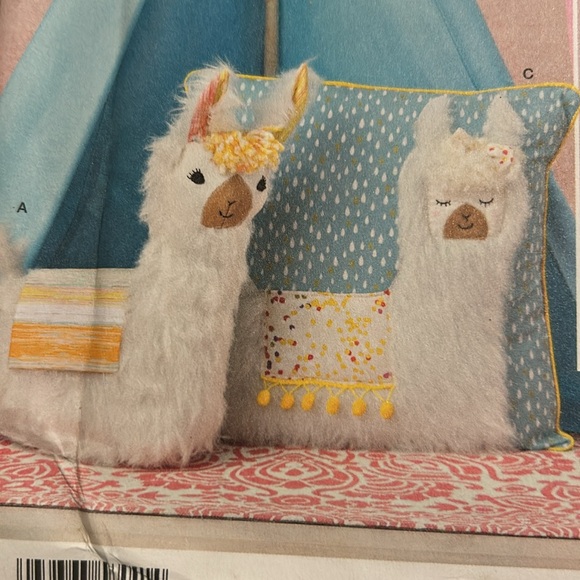 Simplicity 8441 stuffed Llama animals and 15” llama Applique pillows 2017 - Picture 4 of 4